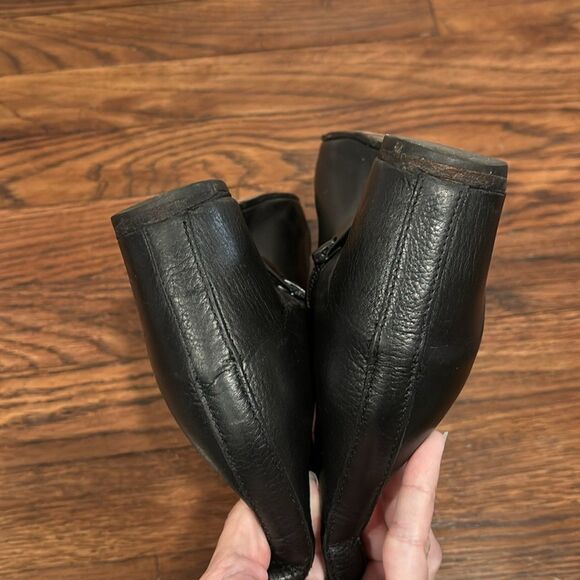 Vince Leather Black Michela Wedge Ankle Boots 6.5 - Picture 7 of 7